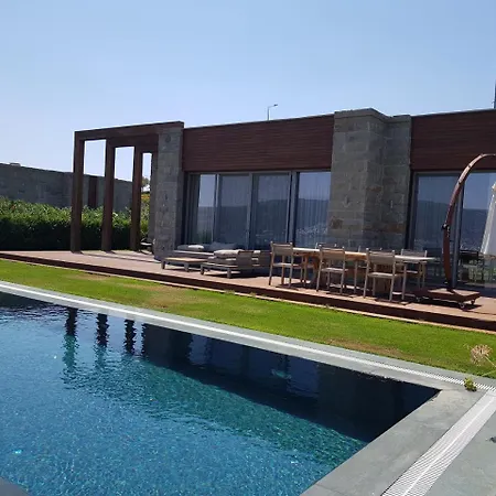 Rebis Villa